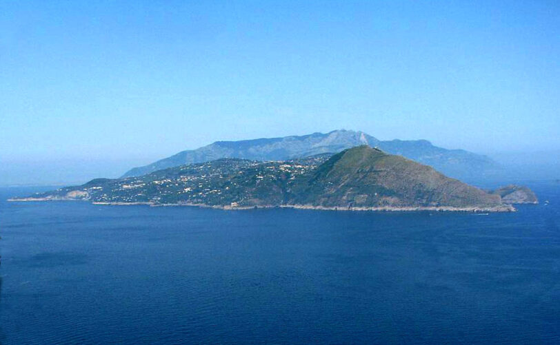 Capri-view_to_sorrento